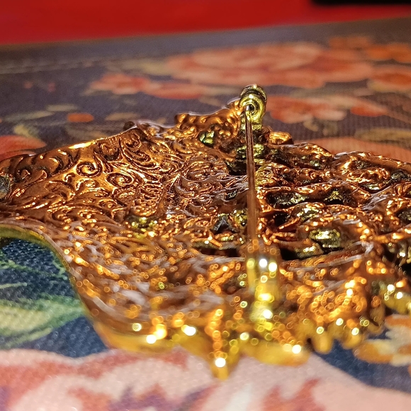 1928 Vintage Rhinestone Flower Basket Large Pin Brooch embossed design on back - Picture 5 of 12